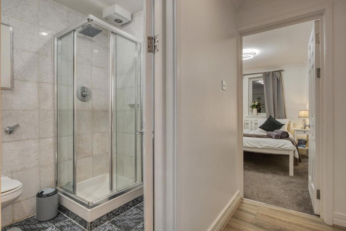 4bed 3bath Penthouse Apartment London